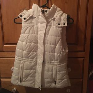 NWOT! White hooded puffer jacket