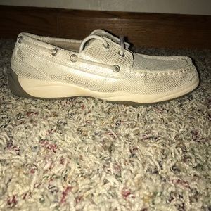 Girls size 3.5 sperrys