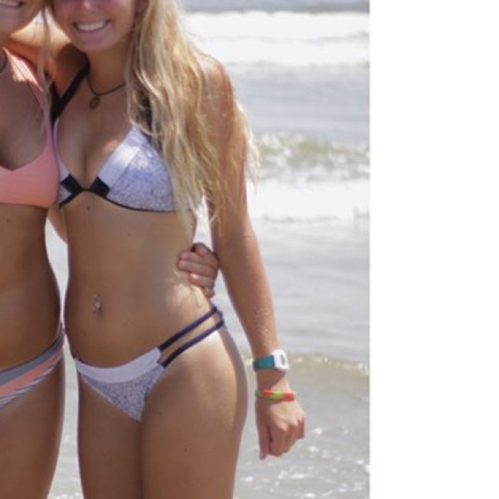 Bikini - Picture 2 of 3