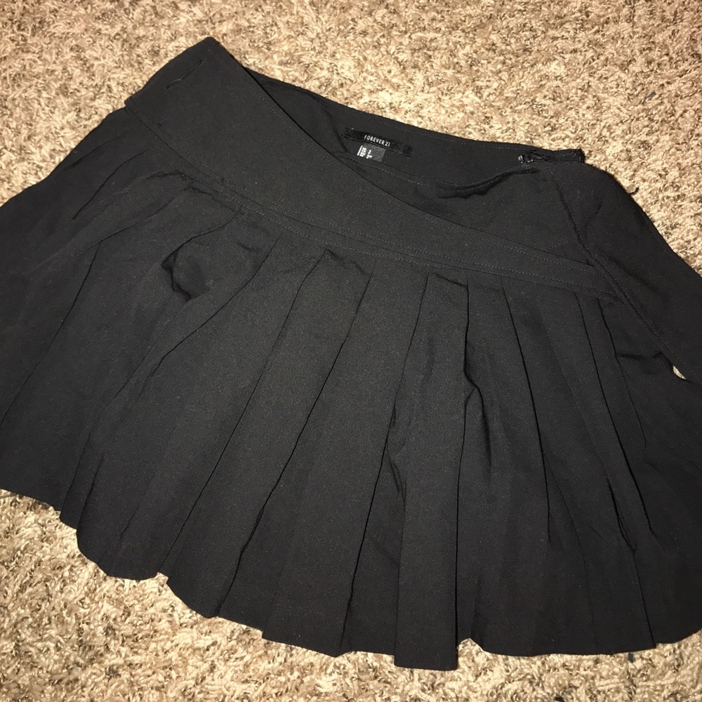 NEVER BEEN WORN, GRUNGE SKIRT FROM FOREVER 21