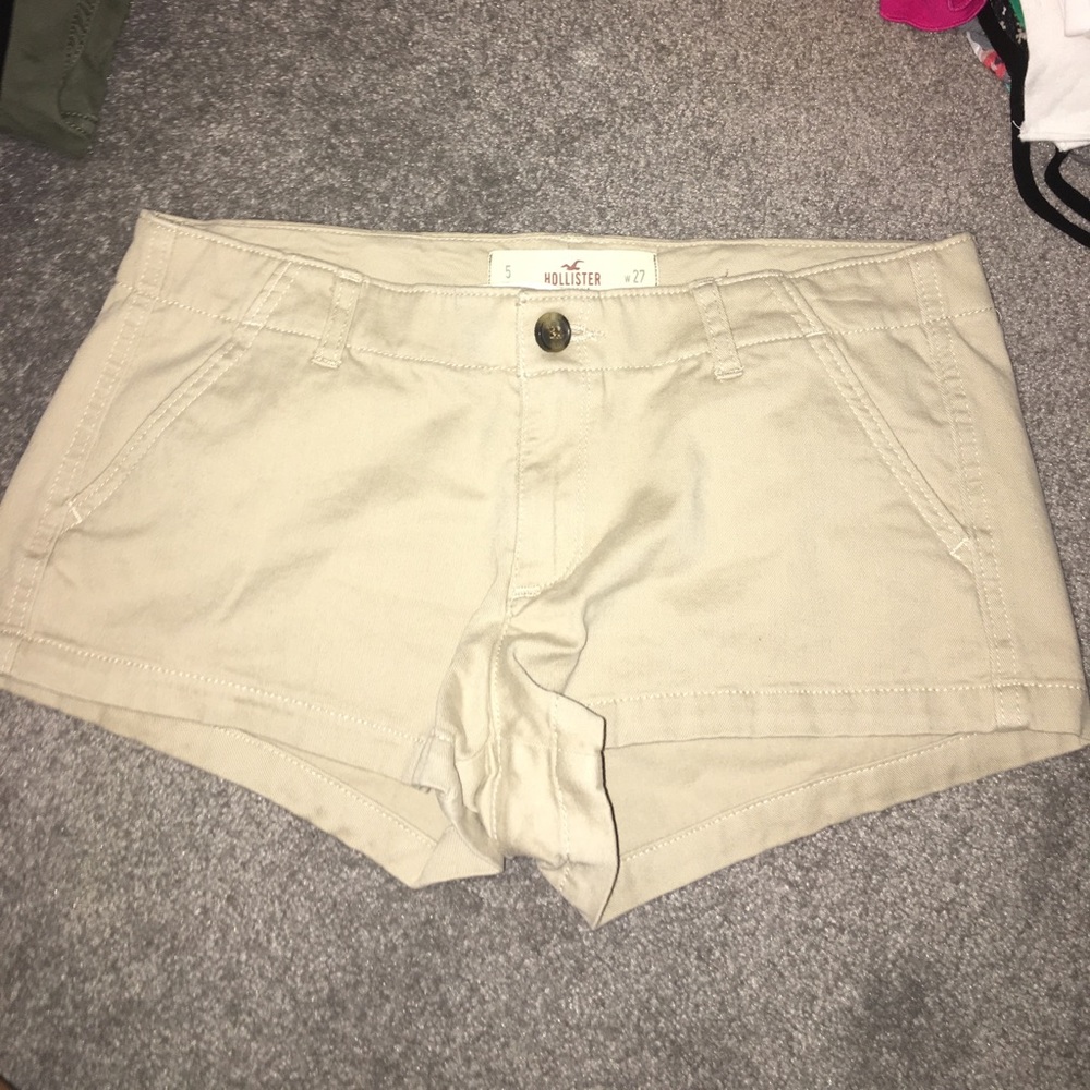 Hollister Khaki Shorts!