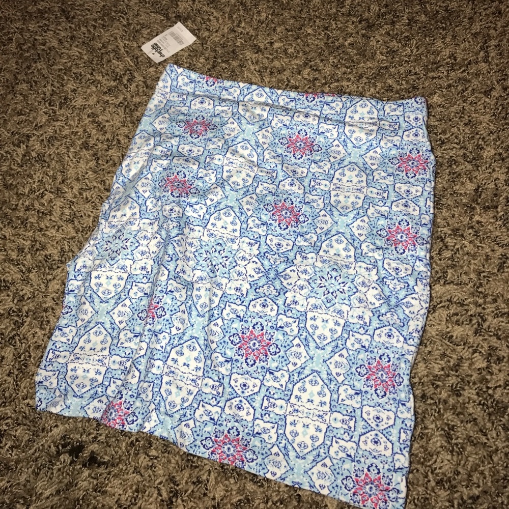 FITTED SKIRT & TAG STILL ON FROM CHARLOTTE RUSSE