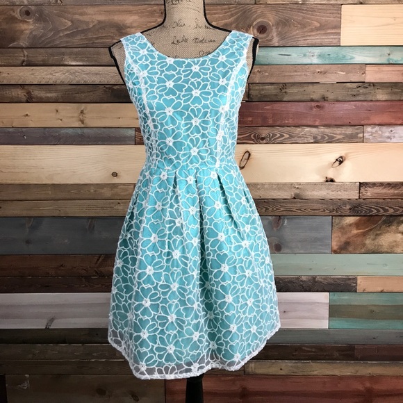Francesca's Collections Dresses & Skirts - Francesca's Turquoise White Floral Dress S