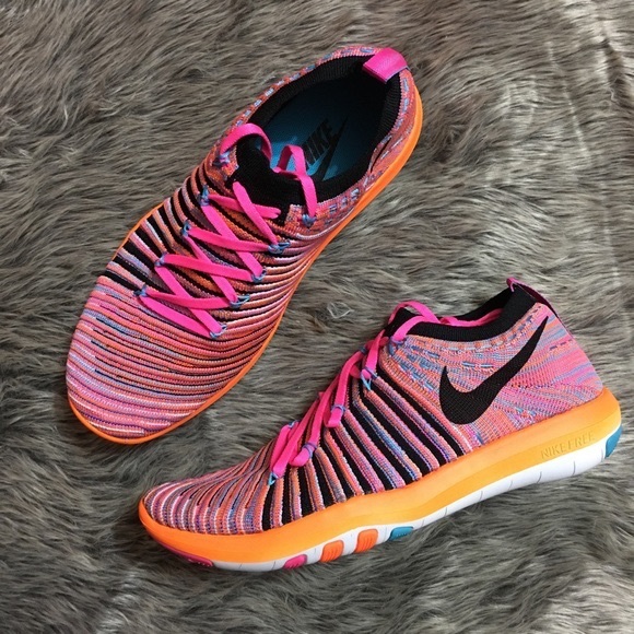 Nike Shoes - NEW Nike Flyknit Sneakers