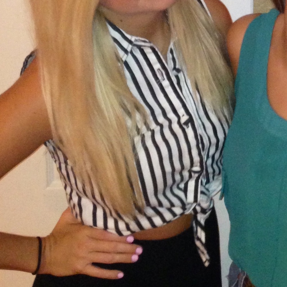 Black and white stripped crop top