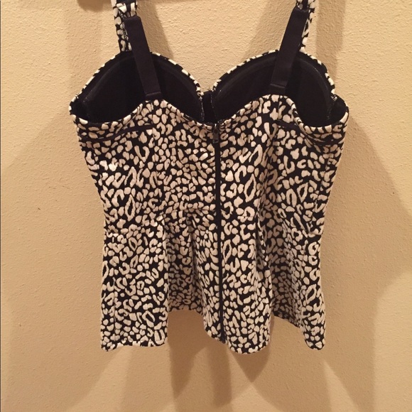 Guess corset top size M. - Picture 2 of 4