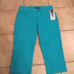 Lee Riders, turquoise Capri pants!
