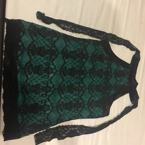 Halter Top Lace by Mandee Size Small - Picture 2 of 2