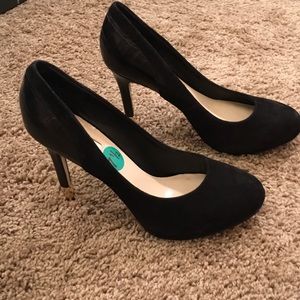 Guess pumps