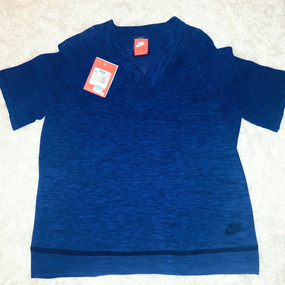 NWT nike tech fleece top ✨