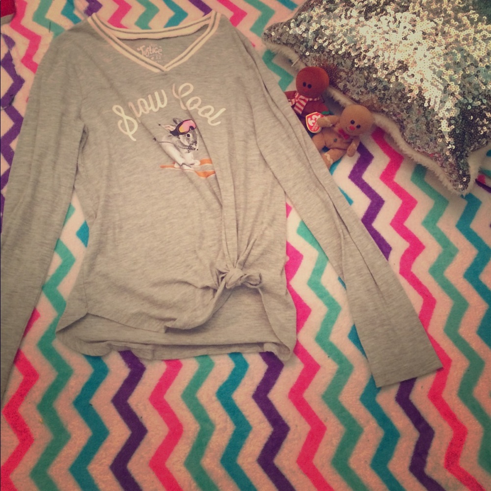 This is a gray long sleeve shirt with a 🐰 bunny.