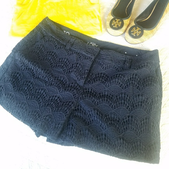 LOFT Pants - Ann Taylor LOFT navy lace overlay shorts sz 10 NWT
