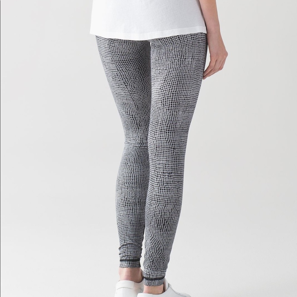 Lululemon Under Wunder Pant III Chain Link Sz 6