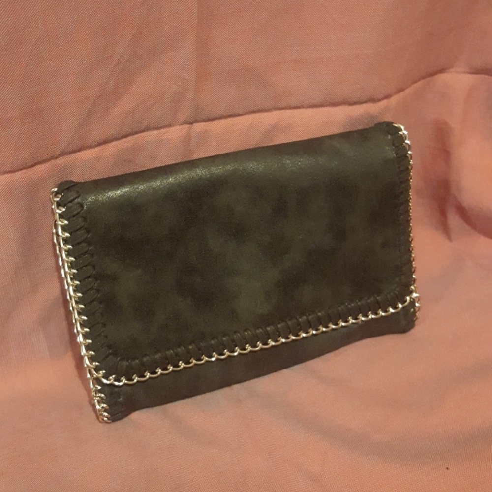 Black clutch