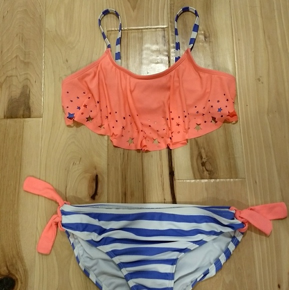 Bikini - Picture 1 of 3