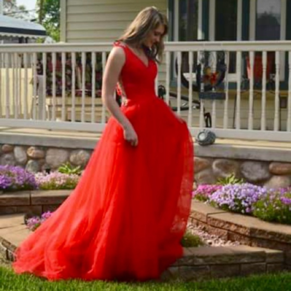 Gorgeous Red Prom or Wedding dress - Picture 2 of 4