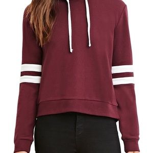 Sweatshirt with white stripes on the arms
