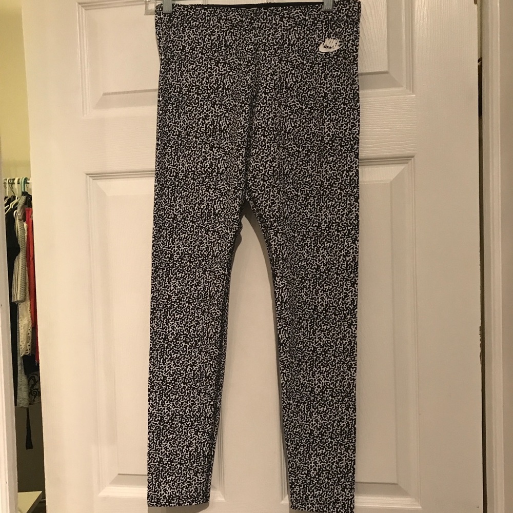 Nike patterned yoga pants