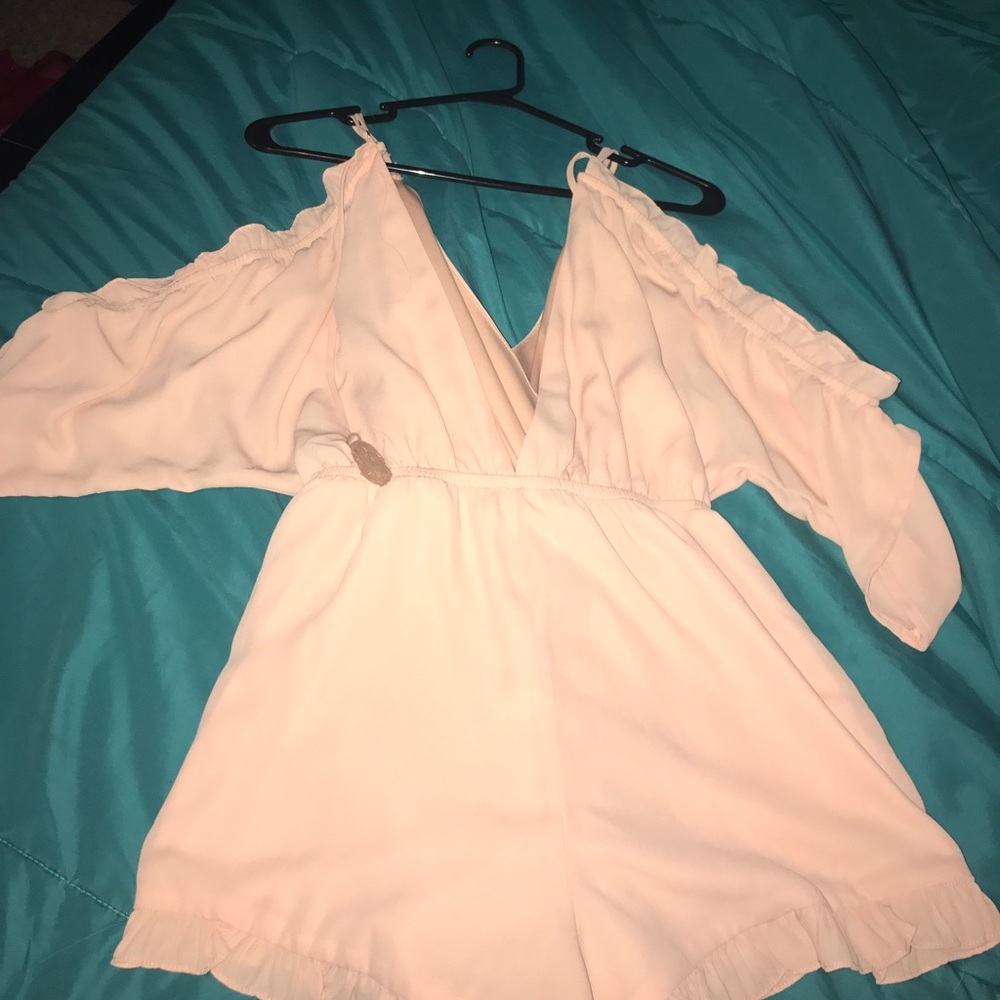 adorable baby pink romper!!