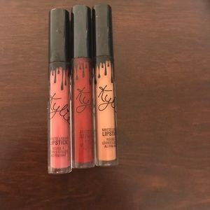 Kylie matte liquid lipstick authentic !!