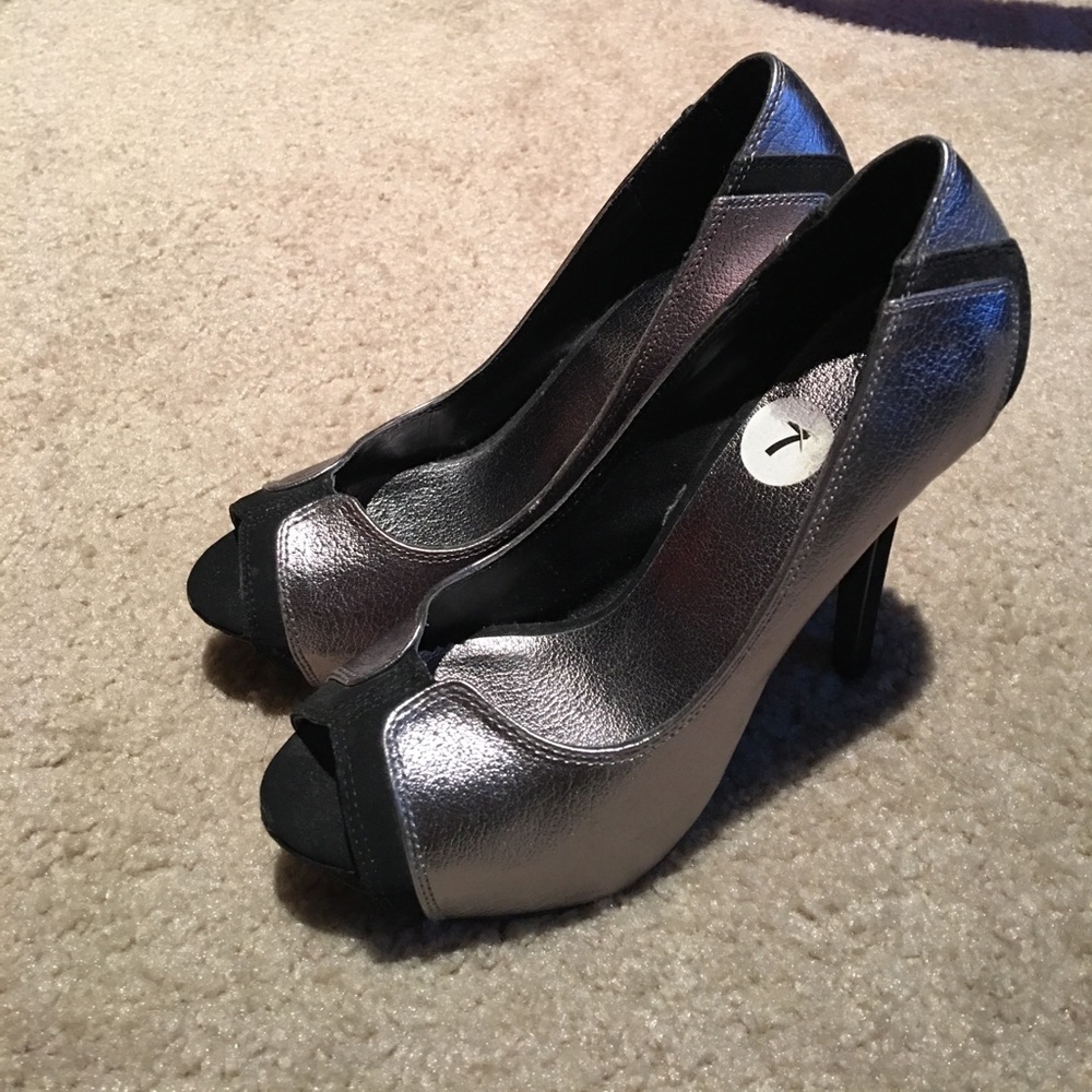 Great shoes! Only worn a hand full of times!