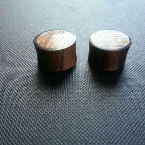Coco & Sono Wood Organic Flared Ear Plugs - Picture 3 of 3