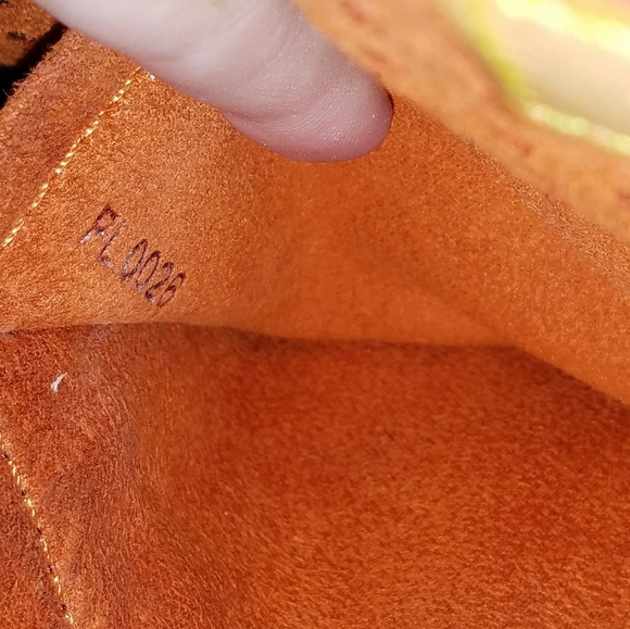 Authentic LIMITED EDITION Louis Vuitton Musette - Picture 3 of 8