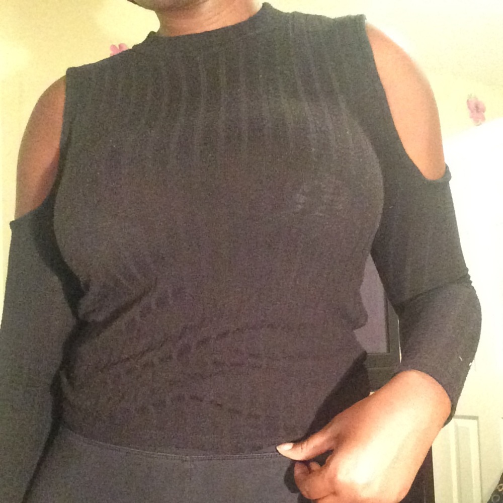 American Eagle off the shoulder tee