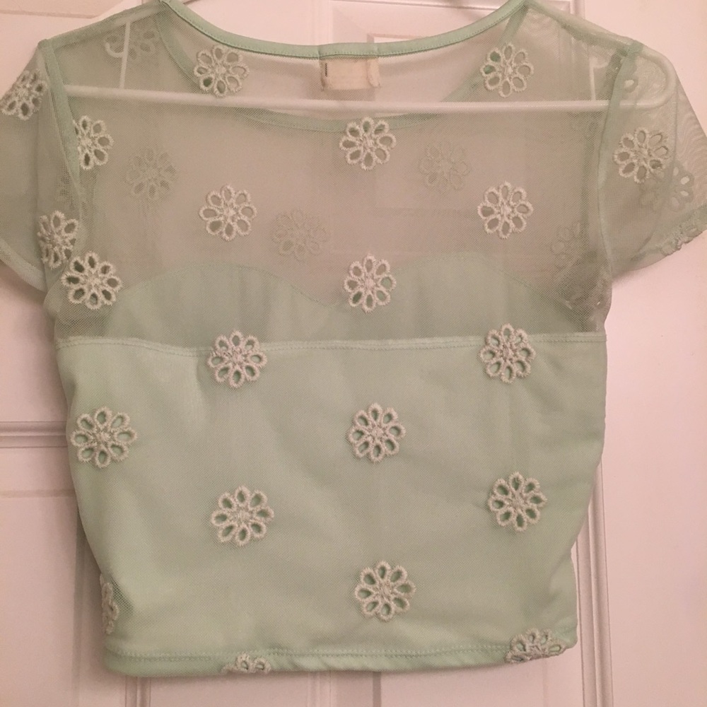 crop top - Picture 2 of 3