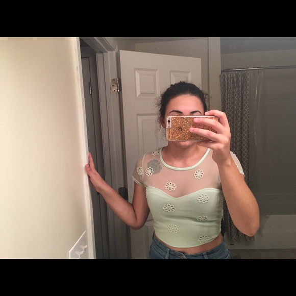 crop top - Picture 3 of 3