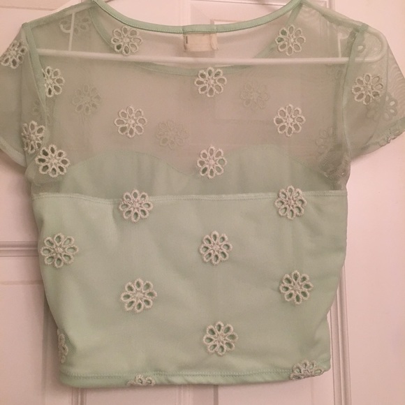 crop top - Picture 2 of 3