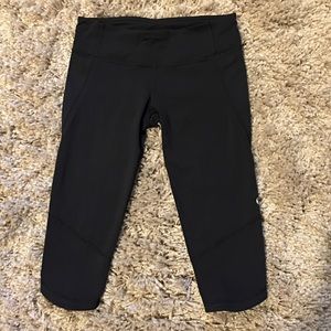 Lululemon Athletica Crop pant sz 4 Black