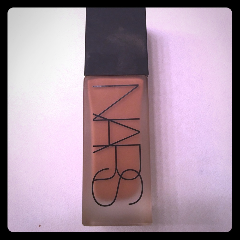 NARS All Day Weightless Foundation