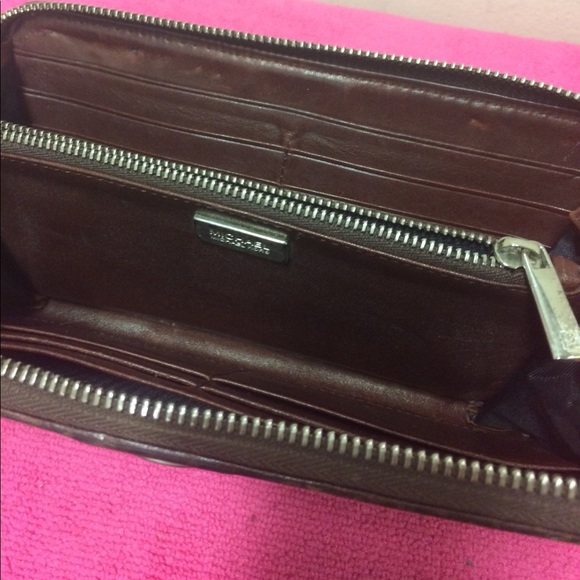 🌈Micheal Kors Full Wallet - Picture 2 of 5