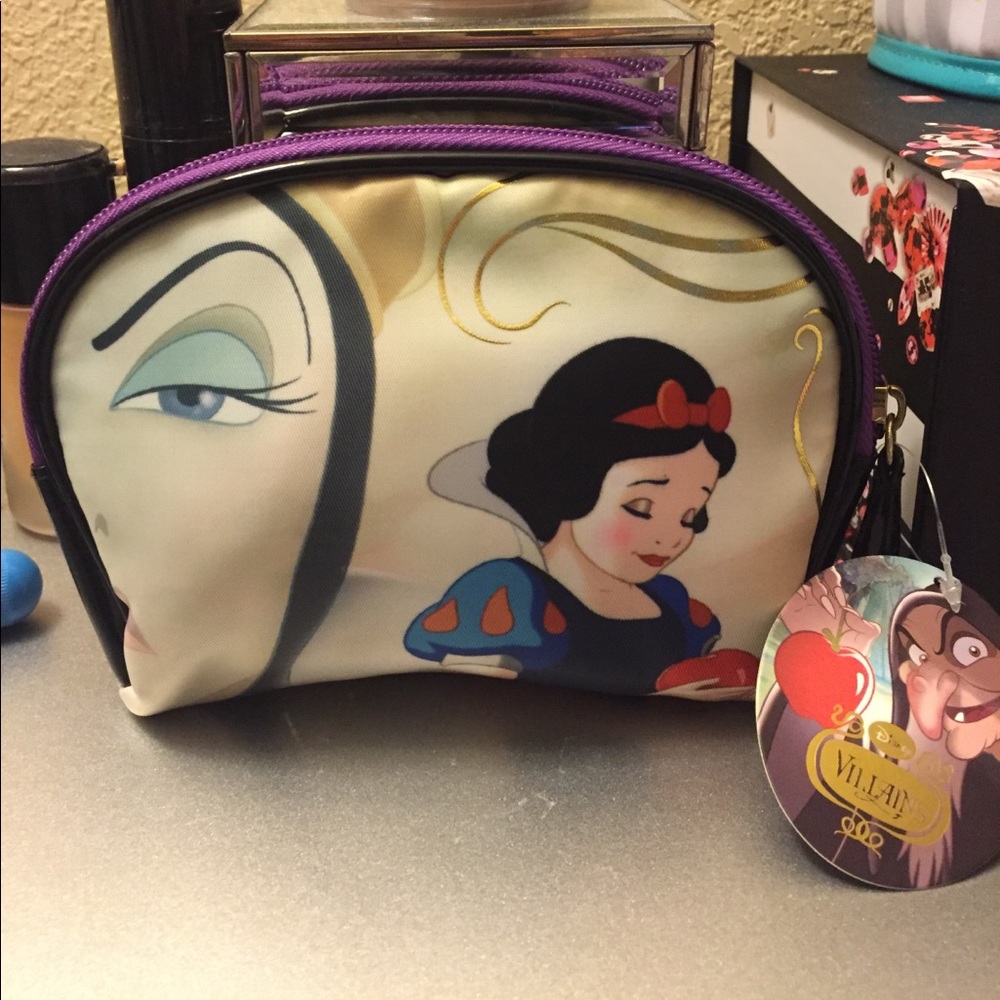 Snow white disney make up bag