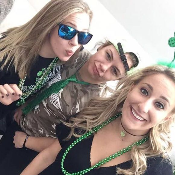 Meet your Posher, Nicole - Picture 1 of 1