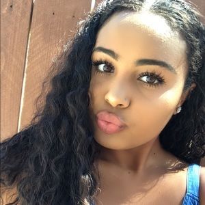 Meet your Posher, Derica