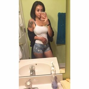 Meet your Posher, Iris