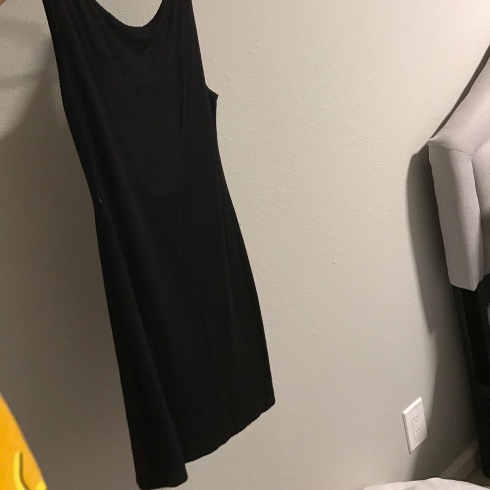 black bodycon dress