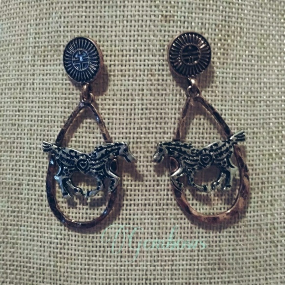 Hammered native running horse - Picture 1 of 1