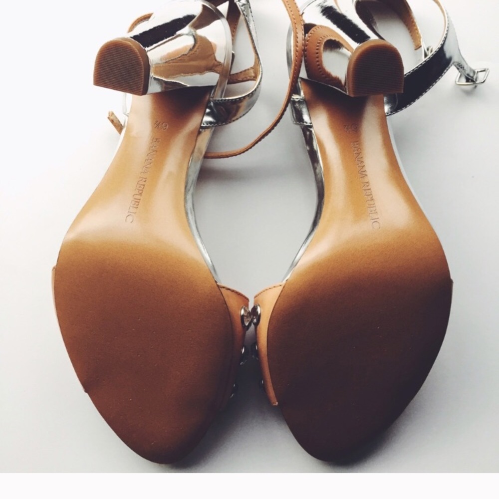 Heels - Picture 4 of 4