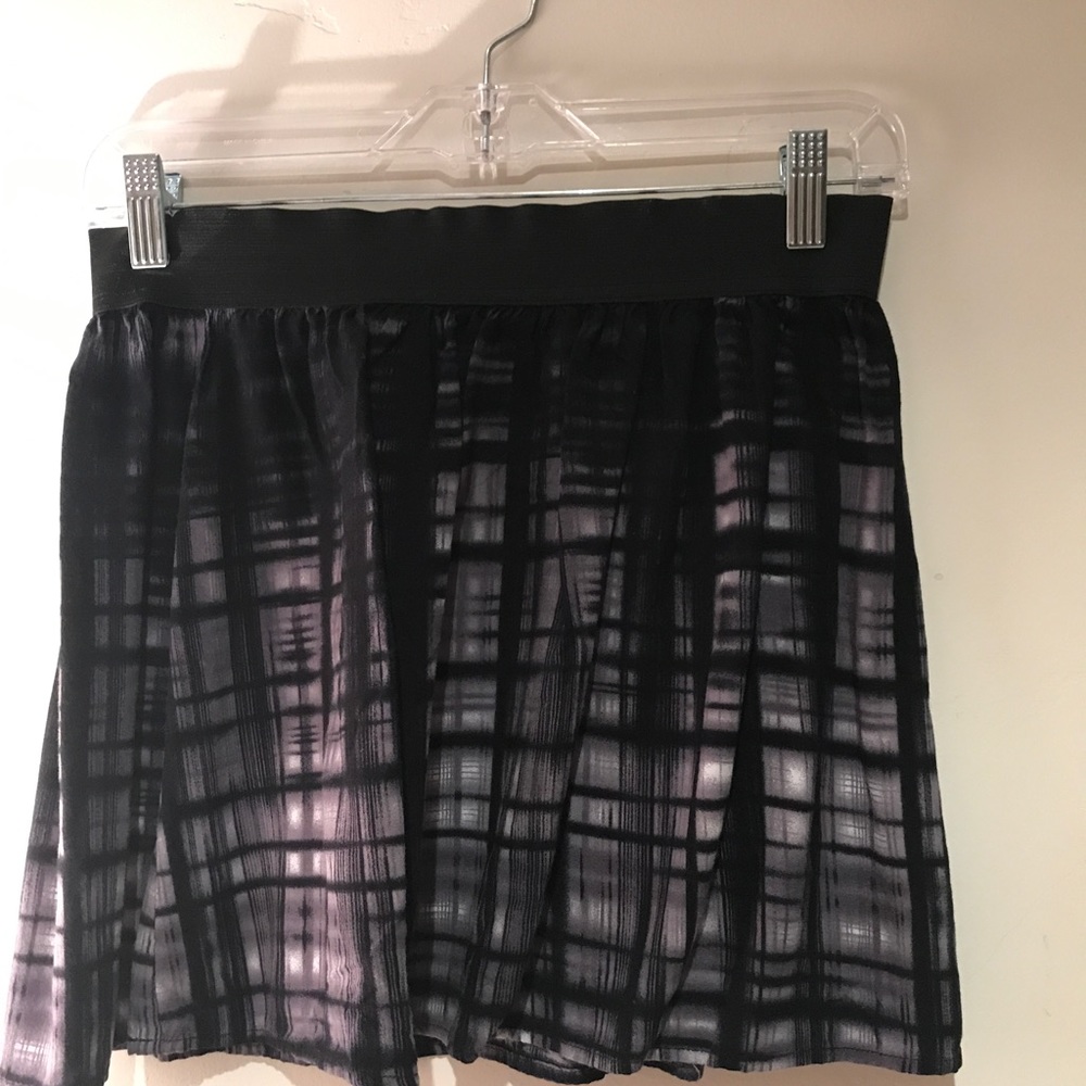Short flow skirt