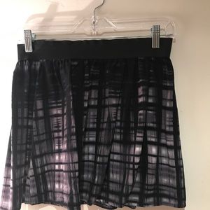 Short flow skirt