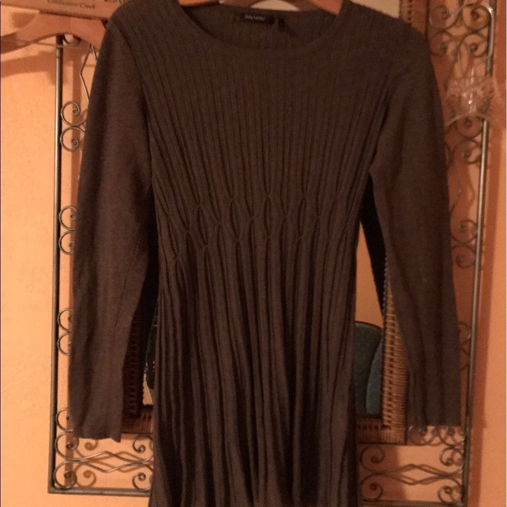 Daisy Fuentes brown swing top sweater