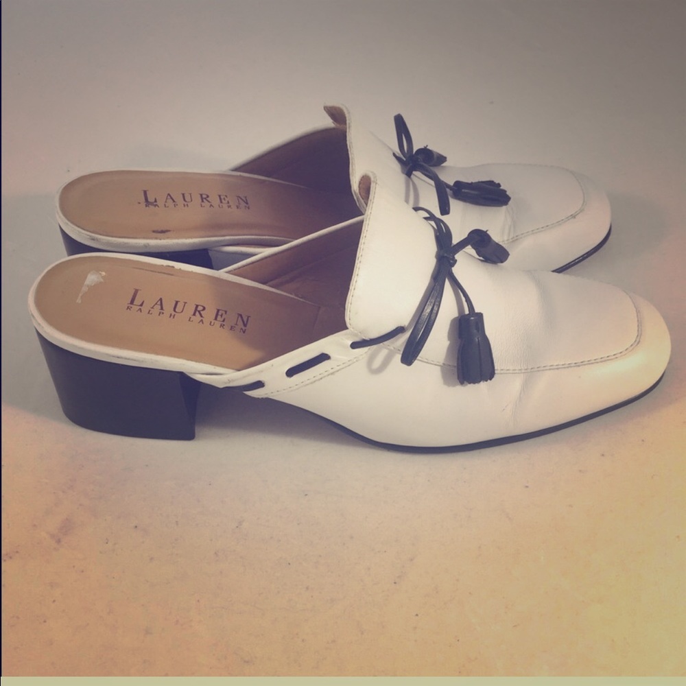 White mules with black ribbon bow nice shoe❤️