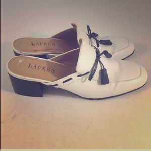 White mules with black ribbon bow nice shoe❤️