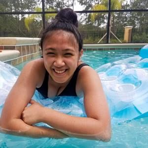 Meet your Posher, Lorraine