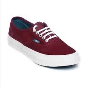 Never worn maroon Vans women size 9, men size 7.5