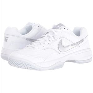 Nike Women's Court Lite Tennis shoes size US 9