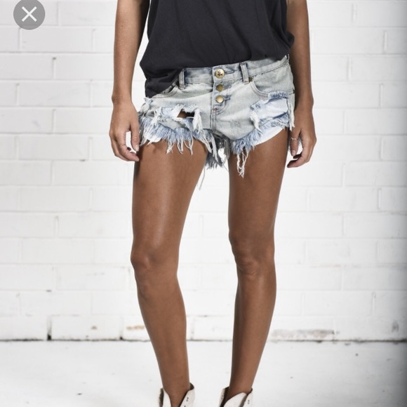 •ISO• One Teaspoon Shorts 22/23 - Picture 3 of 5